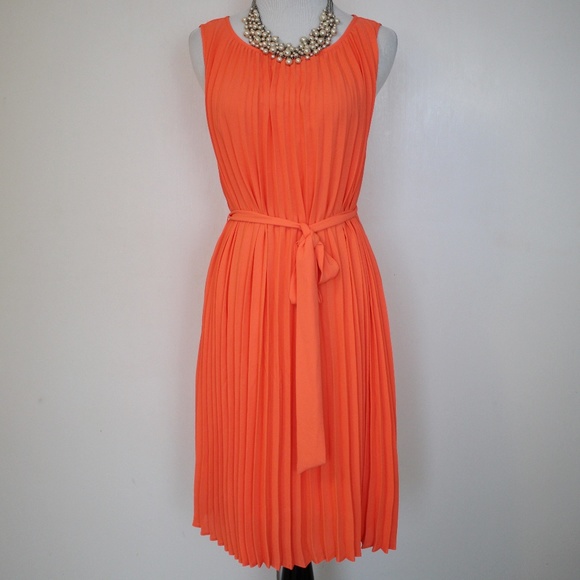 Banana Republic Dresses & Skirts - BANANA REPUBLIC Size 2 Coral Pleated Dress